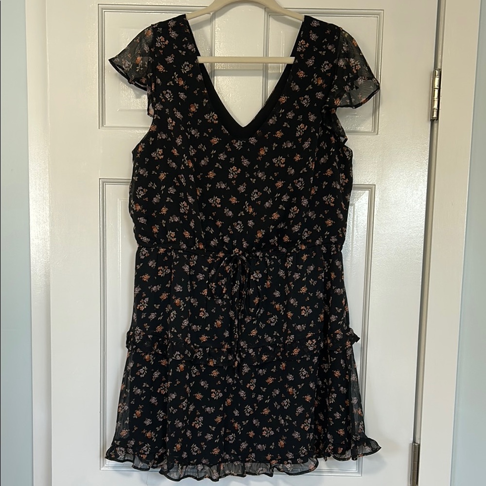 BCX Floral Dress Size XL
Ruffle Hem V-Neck Comfortable Casual Lined Stretch